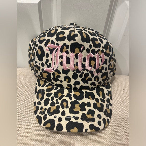 NWT JUICY COUTURE GIRLS LEOPARD PRINT BASEBALL HAT WITH PINK LOGO - Picture 1 of 4